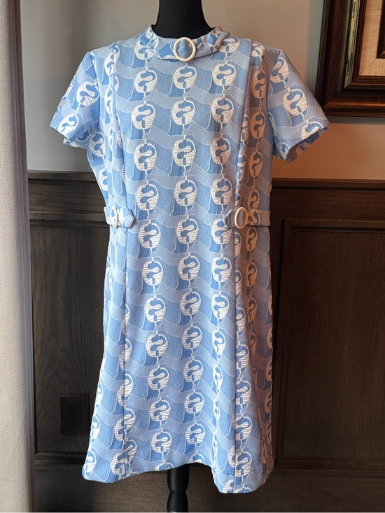 Dresses & Skirts - Vintage handcrafted Light Blue Patterned Mod Shift Dress with Ring Detail